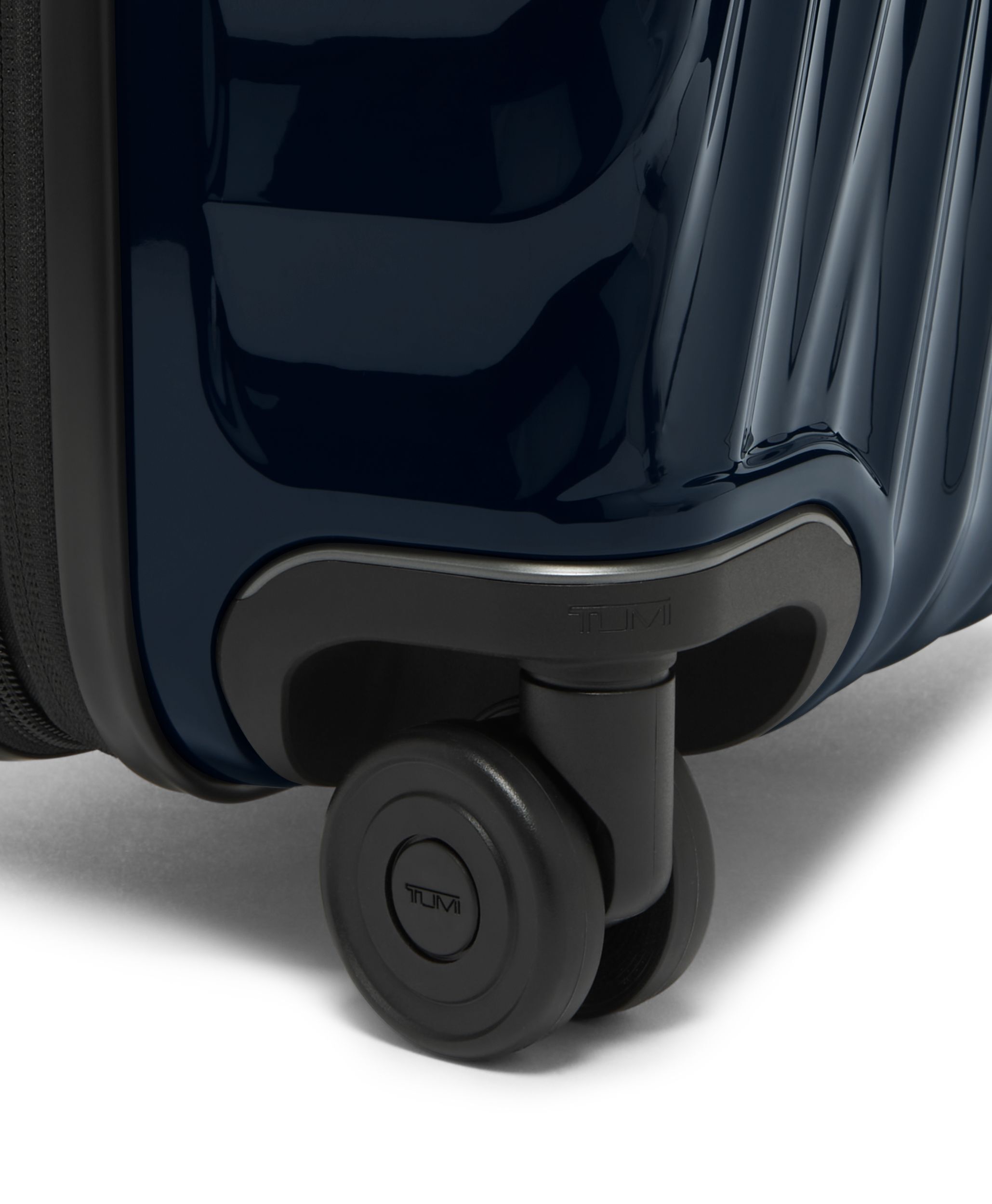 Tumi hardside carry on store