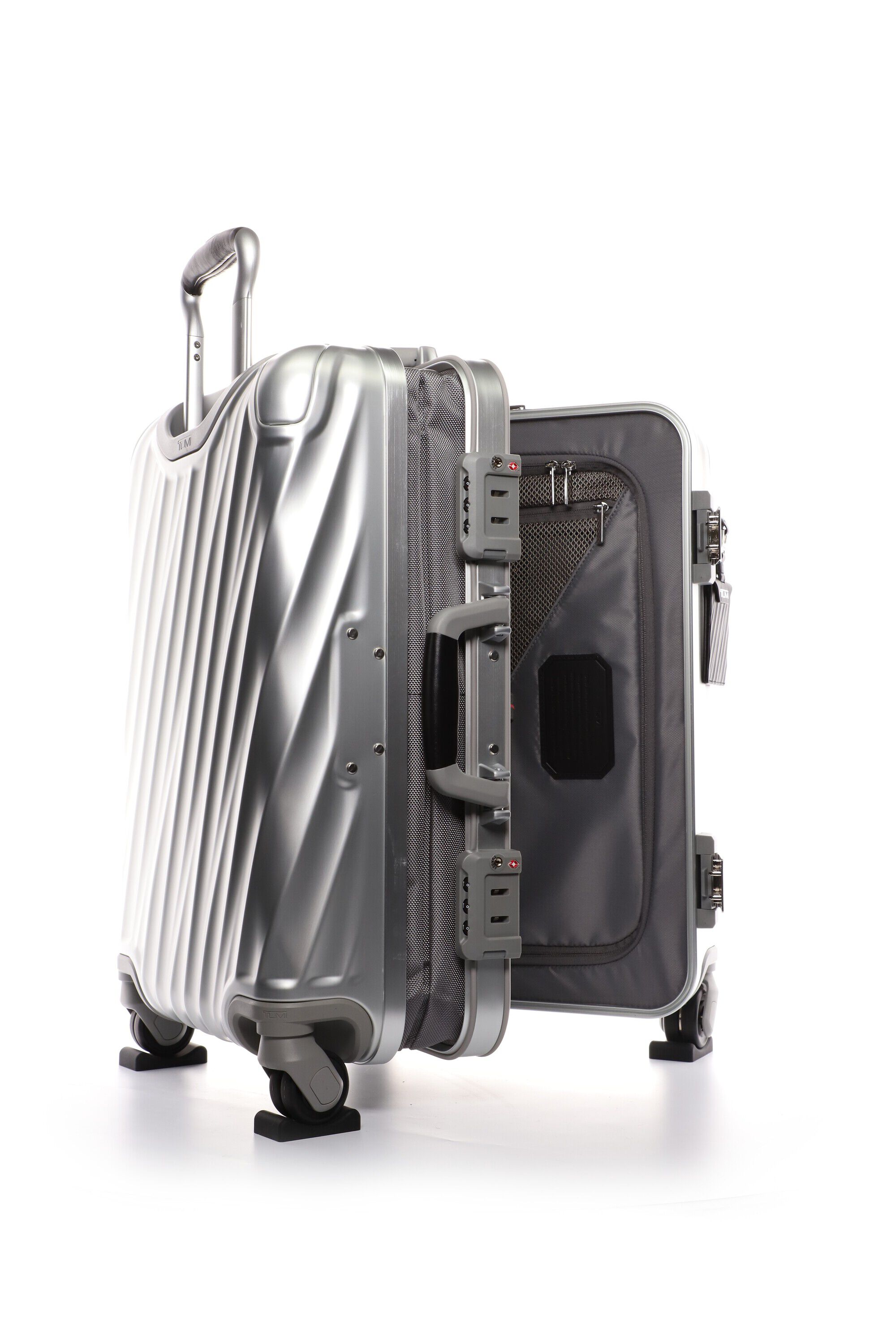 19 Degree Aluminium International Expandable Carry-On 56 cm Silver