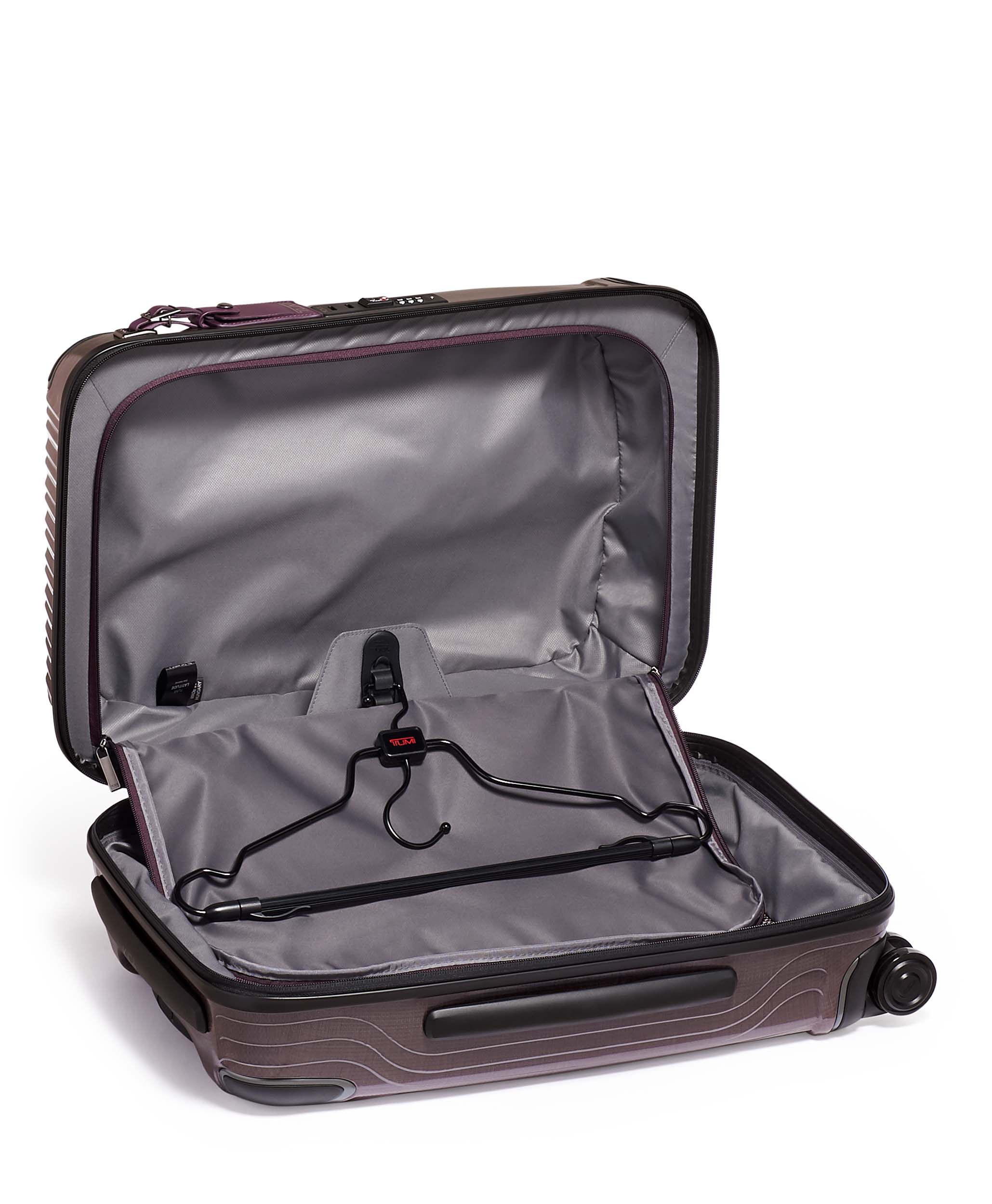 tumi spinner luggage