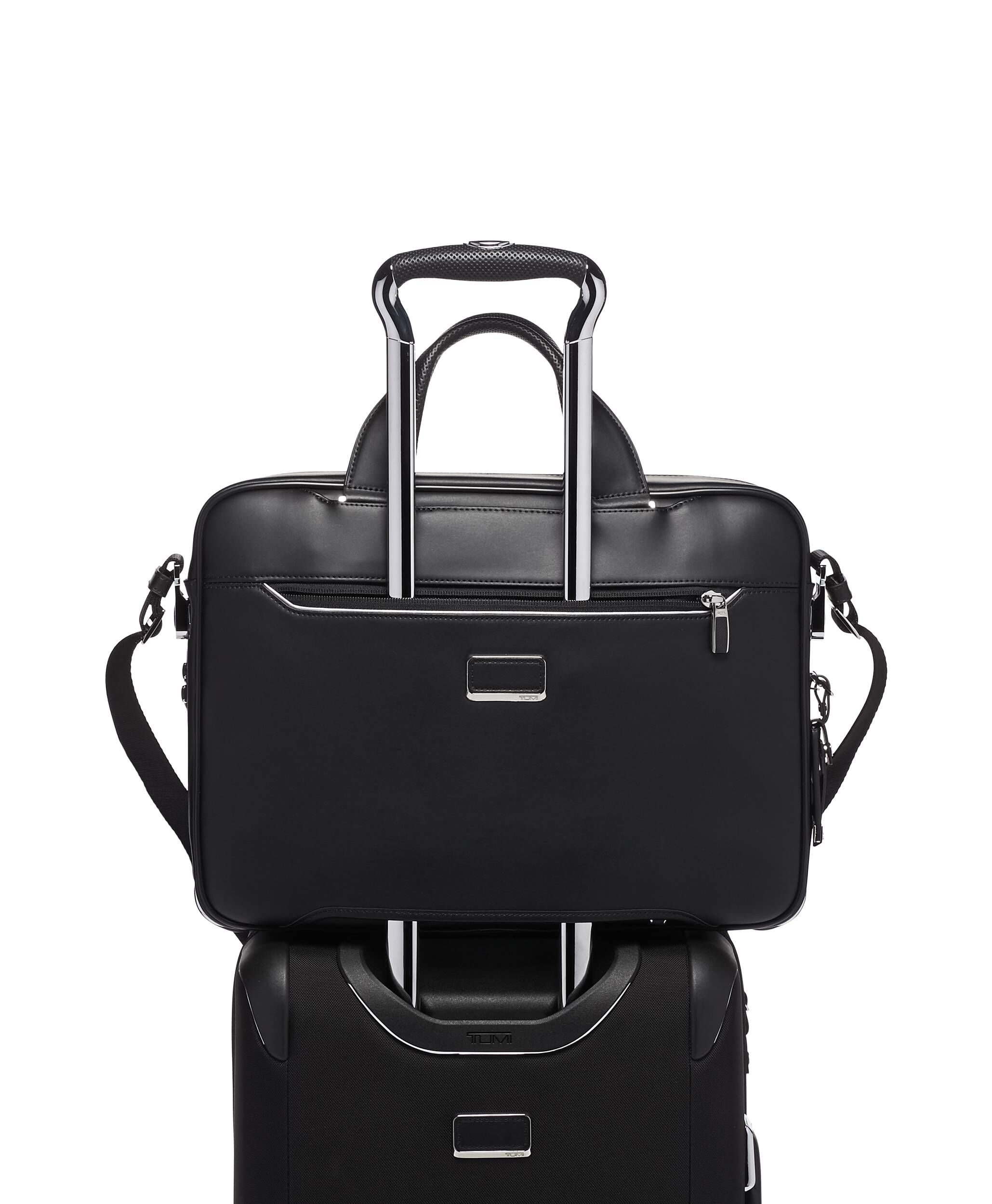 Arrive Sadler Brief TUMI France