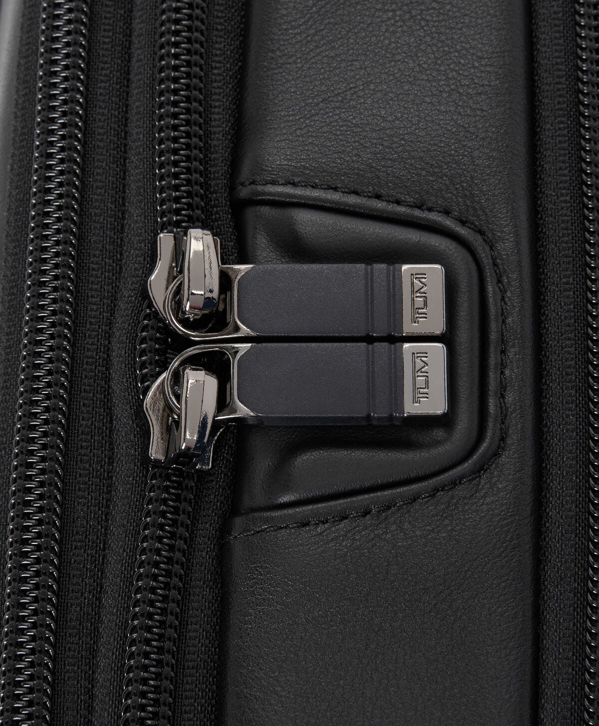 Alpha Pochette