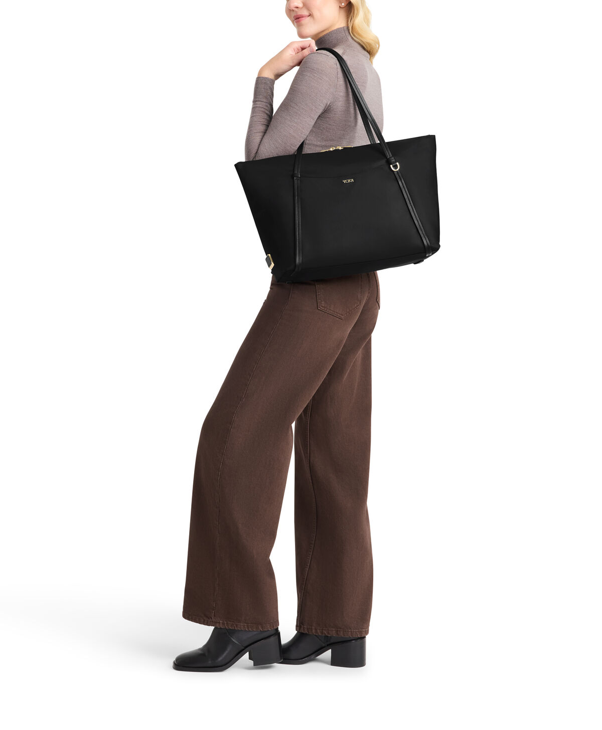 VOYAGEUR Q Tote