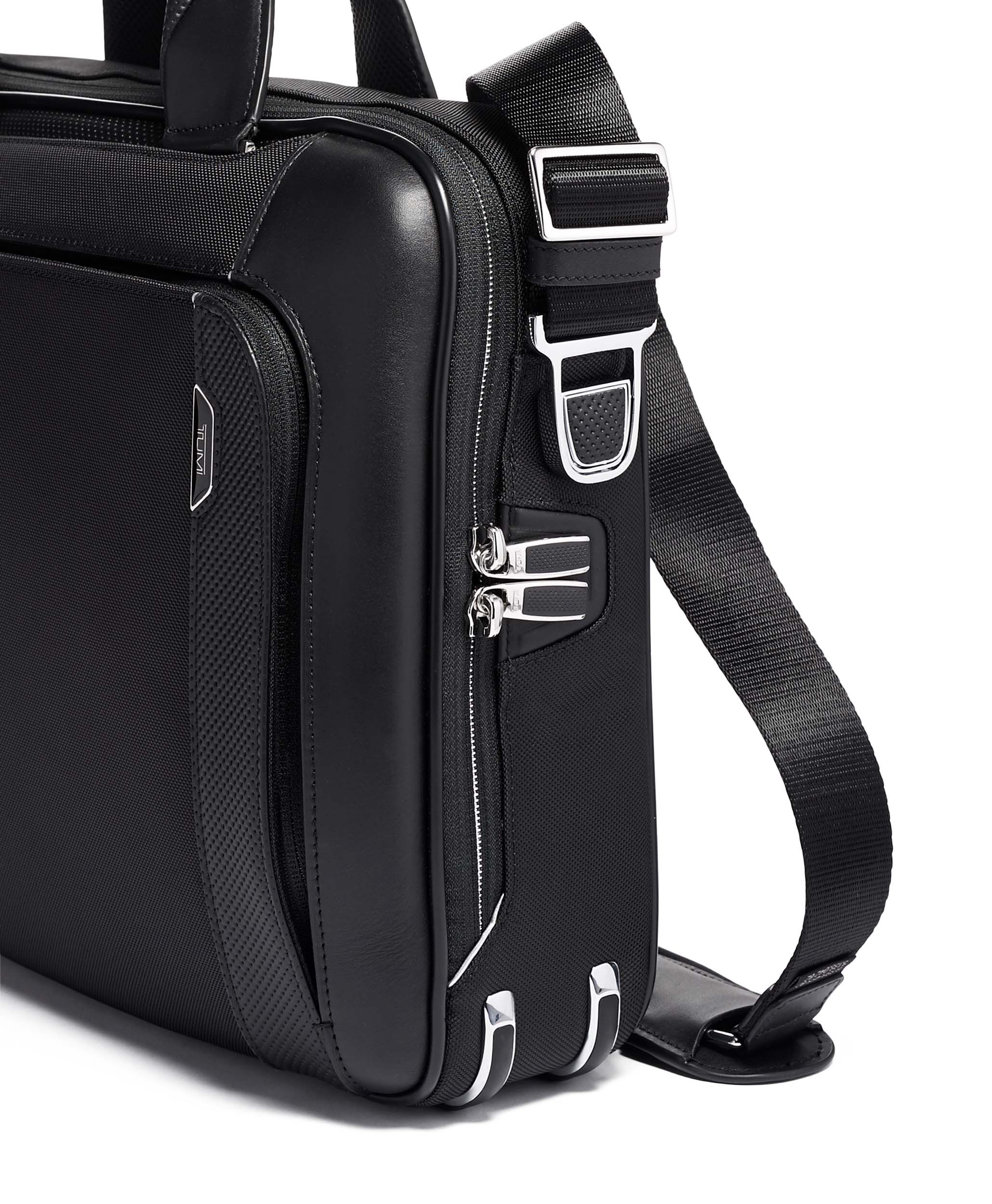 Tumi arrive collection top