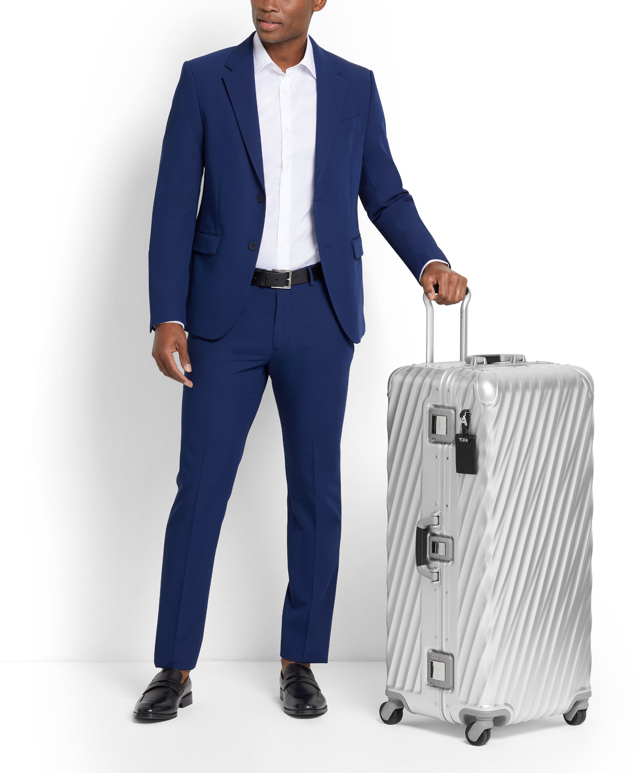19 Degree Aluminium Rolling Trunk 87 cm Silver | TUMI France