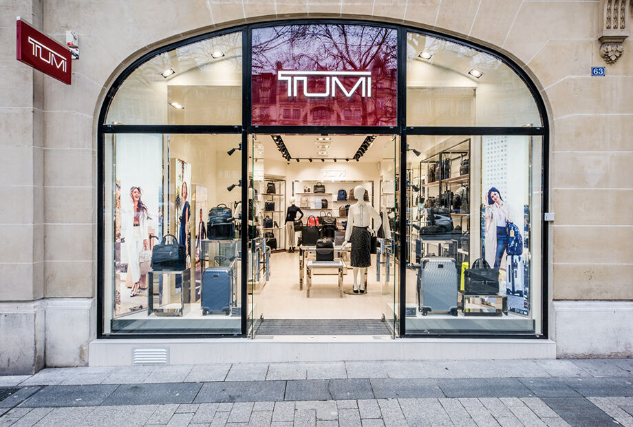 TUMI Store - Champs-&Eacute;lys&eacute;es